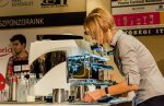 Juhász Edit Latte Art Bajnok verseny közben