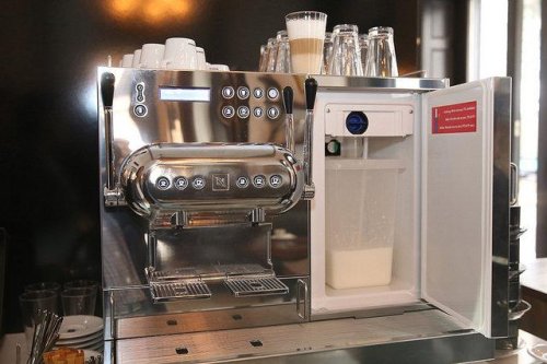 Nespresso Aguila kávégép tejhűtővel
