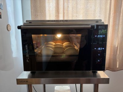 Effeuno Easy Pizza Pro zsömlék is sülnek